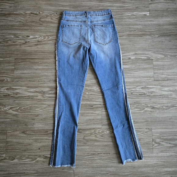 🌟Price Drop 🌟 Blue Straight Leg Jeans with Frayed Detail - Picture 2 of 5
